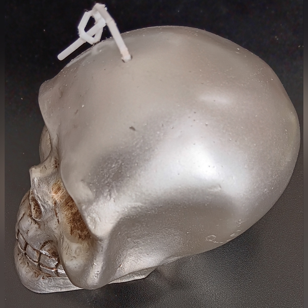 Bleeding Skull Candle (NEW)